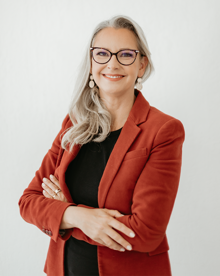 Cecilia Kremer - certified coach, design thinker, PhD who takes a deep and holistic approach to help you develop personal excellence and empathic leadership.